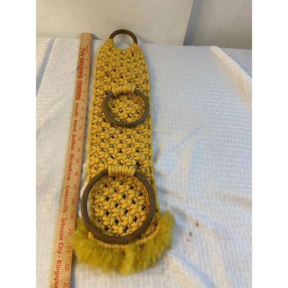 Macramé towel hanger 22"x5" yellow vintage 70’s - Picture 2 of 3
